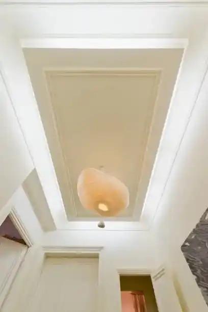 أسقف جبس مع إضاءة خفية عصرية بالرياض