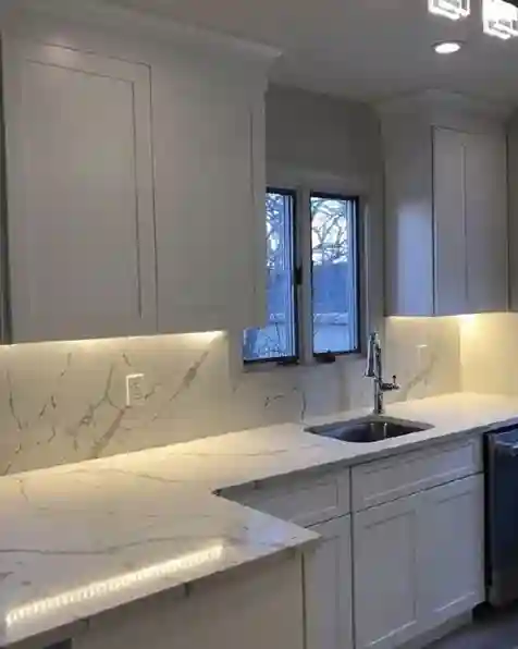 أسطح مطبخ ببديل رخام مقاوم للحرارة بالرياض