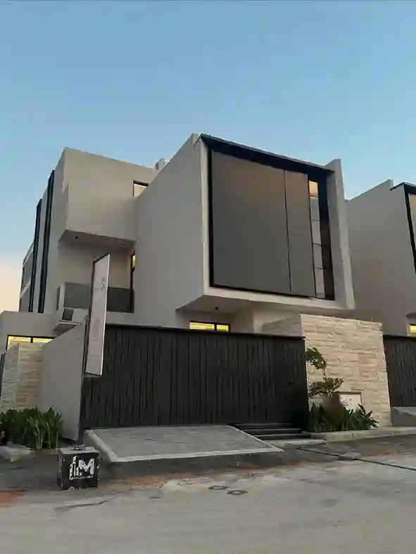 معلم دهان خارجي يعمل في منطقة شمال الرياض