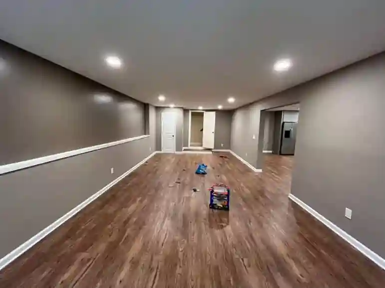 صباغ دهان داخلي بالرياض يقوم بعمل تشطيب احترافي للجدران