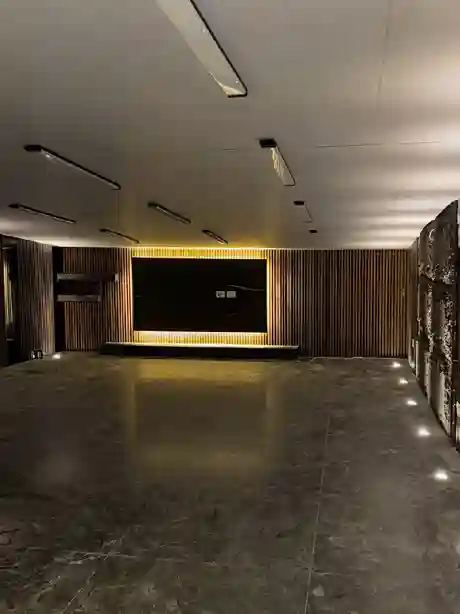 تصميم بديل الخشب الفاخر لجدران المنازل بالرياض